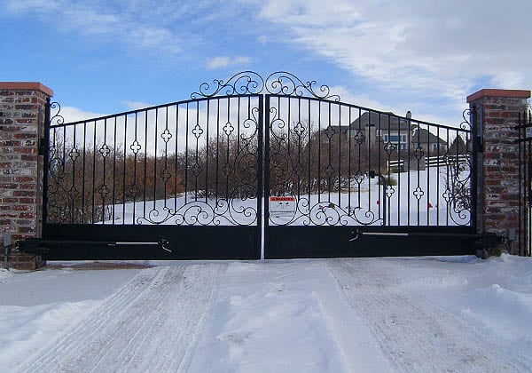 Residential Dual Swing Gates with Actuator Arm Operator